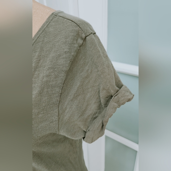 T.LA Anthropologie Olive Green Open Back Short Sleeve Tee Adorable EUC - Picture 4 of 6